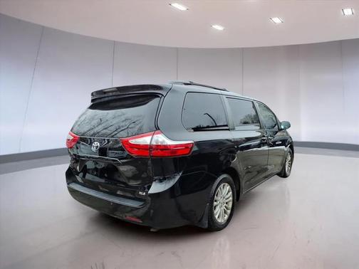 2016 Toyota Sienna XLE
