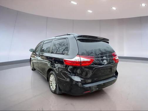 2016 Toyota Sienna XLE