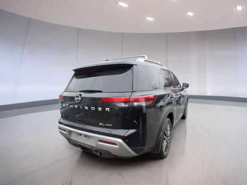 2023 Nissan Pathfinder SL 4WD