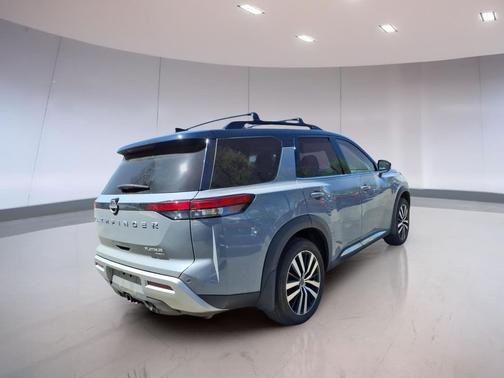 Solid Gray/Super Black 2024 Nissan Pathfinder Platinum 4WD