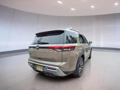 2023 Nissan Pathfinder Platinum 4WD