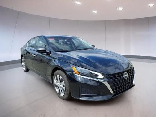 Super Black 2024 Nissan Altima S FWD