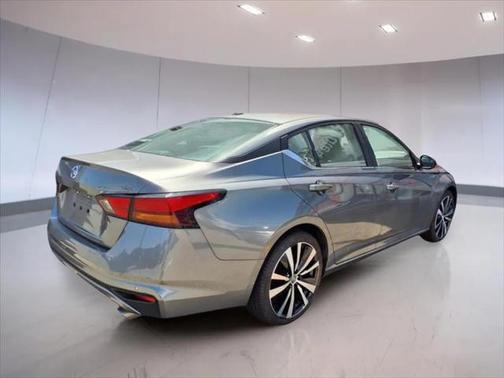 2022 Nissan Altima SR FWD