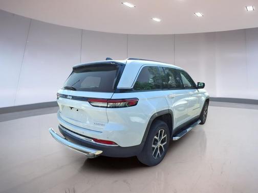 Bright White Clearcoat 2025 Jeep Grand Cherokee Limited