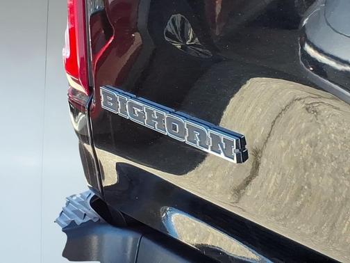 Diamond Black Crystal Pearlcoat 2022 RAM 1500 Big Horn/Lone Star