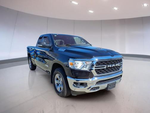 Diamond Black Crystal Pearlcoat 2022 RAM 1500 Big Horn/Lone Star