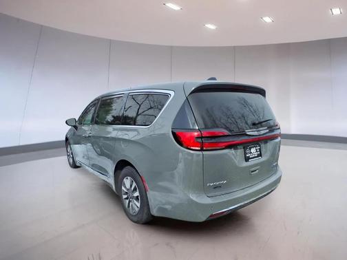2023 Chrysler Pacifica Hybrid Limited