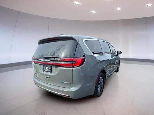 2023 Chrysler Pacifica Hybrid Limited