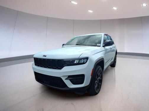 Bright White Clearcoat 2025 Jeep Grand Cherokee Altitude