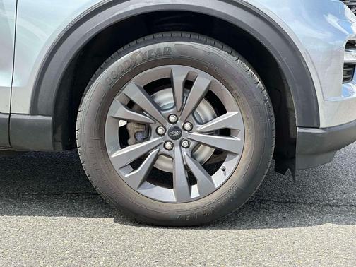 Iconic Silver Metallic 2023 Ford Explorer XLT