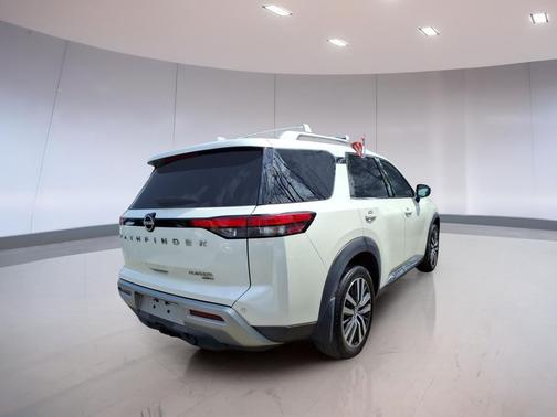 2022 Nissan Pathfinder Platinum 4WD
