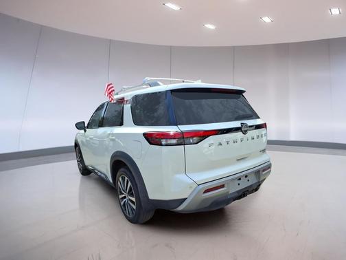 2022 Nissan Pathfinder Platinum 4WD