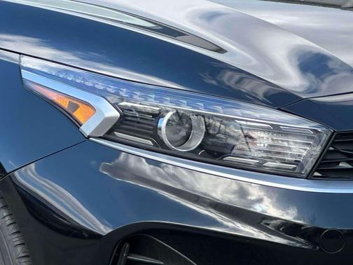 Aurora Black 2022 Kia Forte LXS