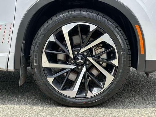 White Diamond/Black Roof 2024 Mitsubishi Outlander PHEV SE Ralliart