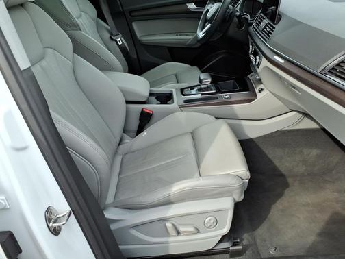 Arkona White 2024 Audi Q5 45 S line Premium Plus