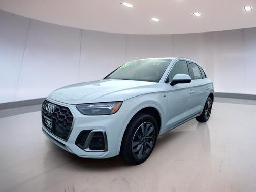 Arkona White 2024 Audi Q5 45 S line Premium Plus