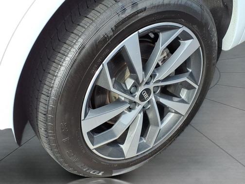 Arkona White 2024 Audi Q5 45 S line Premium Plus