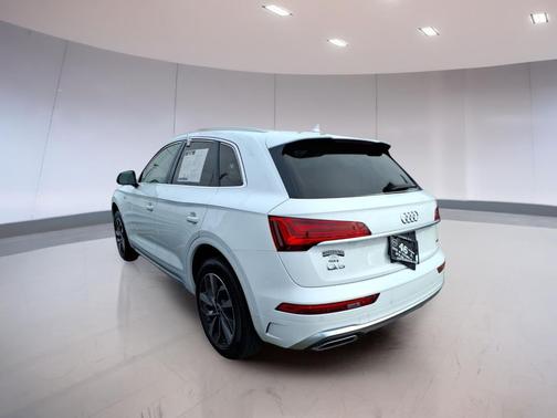 Arkona White 2024 Audi Q5 45 S line Premium Plus