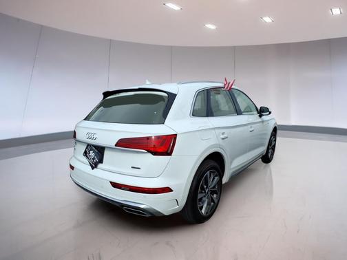 Arkona White 2024 Audi Q5 45 S line Premium Plus