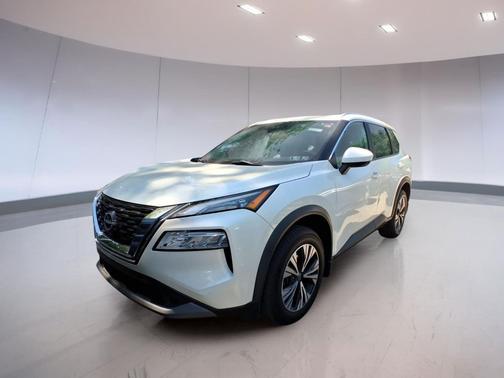 Pearl White Tricoat 2023 Nissan Rogue SV