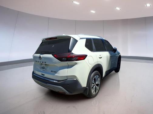 Pearl White Tricoat 2023 Nissan Rogue SV