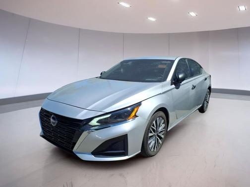 Brilliant Silver Metallic 2024 Nissan Altima 2.5 SV