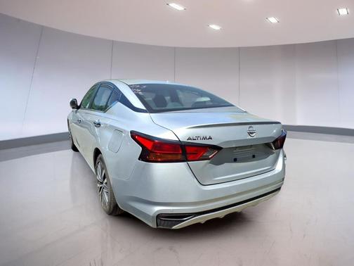 Brilliant Silver 2024 Nissan Altima 2.5 SV