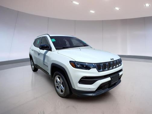 Bright White Clearcoat 2023 Jeep Compass Latitude