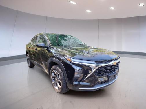 Mosaic Black 2024 Chevrolet Trax LT