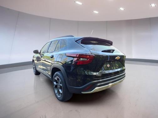 Mosaic Black 2024 Chevrolet Trax LT