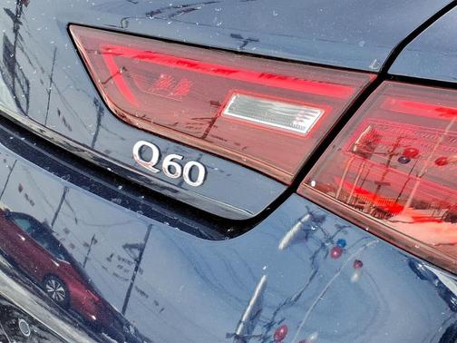 2022 INFINITI Q60 LUXE