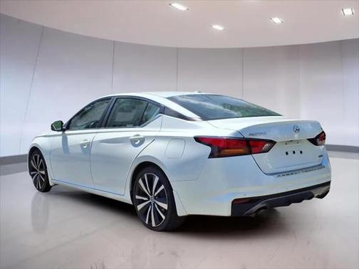 2022 Nissan Altima SR VC-Turbo FWD
