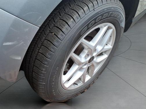 Iconic Silver 2024 Ford Edge SEL