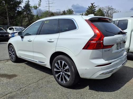 2023 Volvo XC60 B5 Plus Bright Theme
