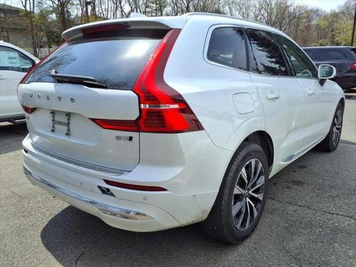 2023 Volvo XC60 B5 Plus Bright Theme