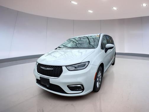 Bright White 2023 Chrysler Pacifica Touring L