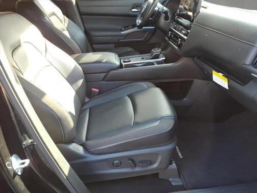 2024 Nissan Pathfinder SL 4WD