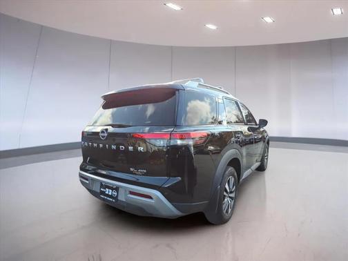 2024 Nissan Pathfinder SL 4WD
