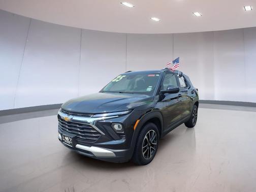 Mosaic Black Metallic 2025 Chevrolet Trailblazer LT