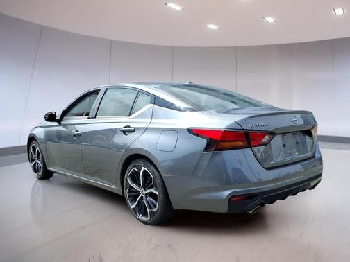 Gun Metallic Kad 2024 Nissan Altima SR FWD