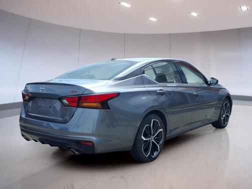 Gun Metallic 2024 Nissan Altima SR FWD