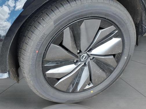 Black Diamond Pearl 2025 Nissan ARIYA ENGAGE+