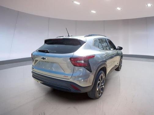 Sterling Gray Metallic 2024 Chevrolet Trax FWD 2RS