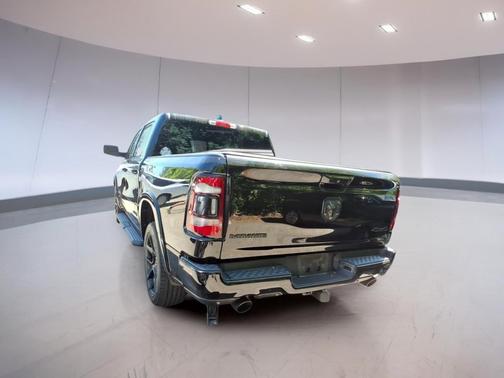 Diamond Black Crystal Pearlcoat 2021 RAM 1500 Laramie