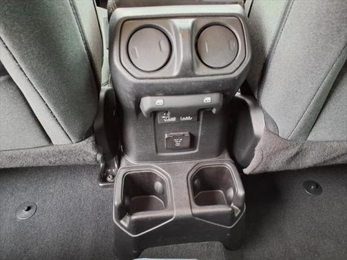2024 Jeep Wrangler 4-Door Sahara 4x4