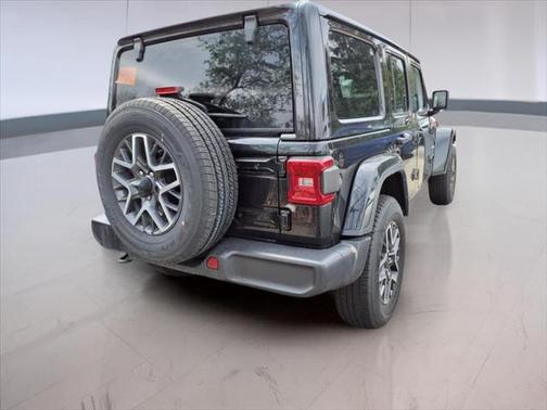 2024 Jeep Wrangler 4-Door Sahara 4x4
