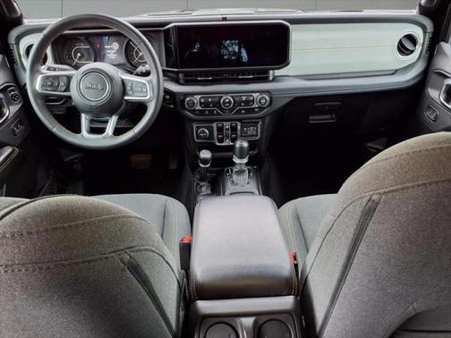 2024 Jeep Wrangler 4-Door Sahara 4x4