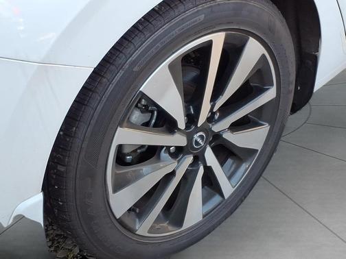Aspen White Tricoat 2024 Nissan Sentra SV