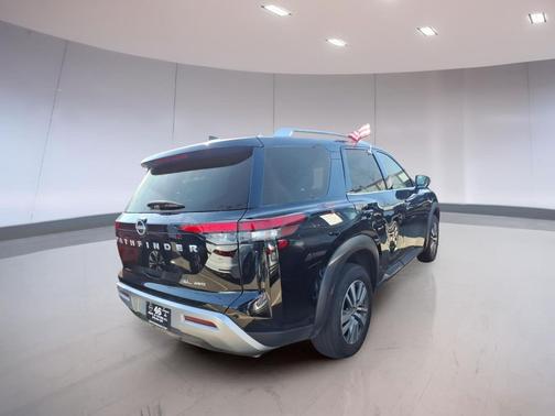 2025 Nissan Pathfinder SL 4WD