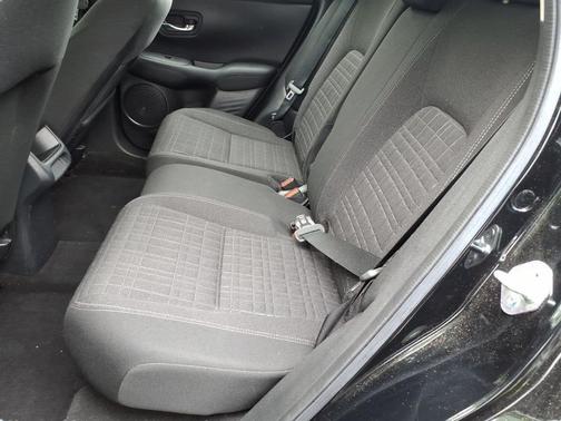 Crystal Black Pearl 2023 Honda HR-V LX